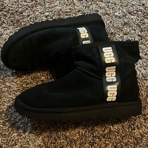 Ugg black fur ankle boots only worn twice size 7 in women's
